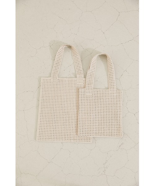 BLACK BY MOUSSY（ブラックバイマウジー）の「mesh knit mini bag（メッシュニットミニバック）（トートバッグ・レディース・ブラック/ベージュ・FREE）」の12枚目の写真
