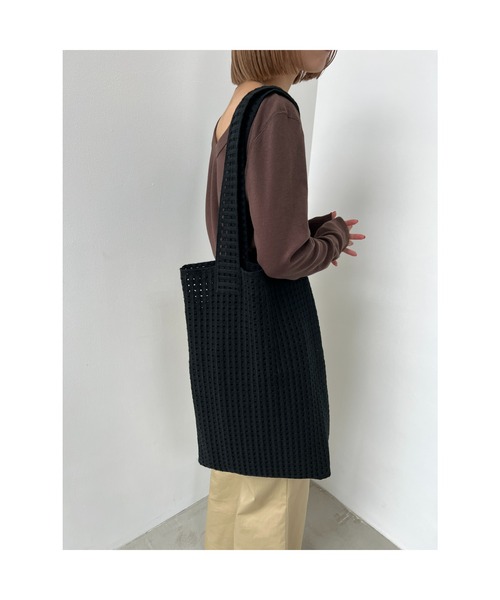 BLACK BY MOUSSY（ブラックバイマウジー）の「mesh knit mini bag（メッシュニットミニバック）（トートバッグ・レディース・ブラック/ベージュ・FREE）」の8枚目の写真