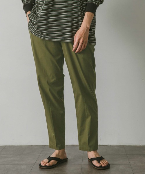 URBAN RESEARCH DOORS（アーバンリサーチドアーズ）の「スリムテーパードパンツ（その他パンツ・メンズ・ベージュ/ブラック/カーキ・SMALL/MEDIUM/LARGE）」の3枚目の写真