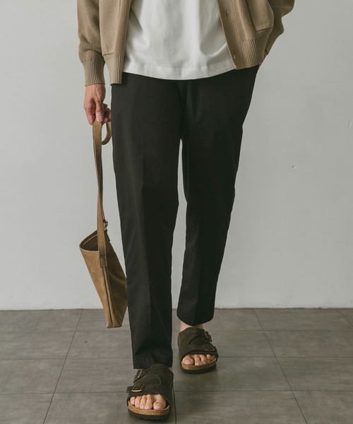 URBAN RESEARCH DOORS（アーバンリサーチドアーズ）の「スリムテーパードパンツ（その他パンツ・メンズ・ベージュ/ブラック/カーキ・SMALL/MEDIUM/LARGE）」の2枚目の写真