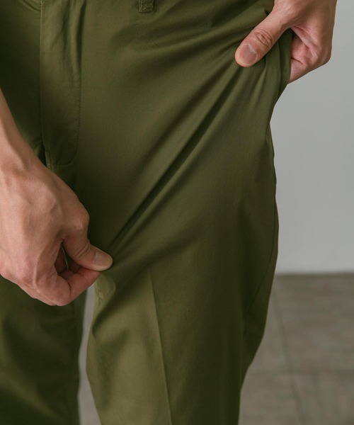 URBAN RESEARCH DOORS（アーバンリサーチドアーズ）の「スリムテーパードパンツ（その他パンツ・メンズ・ベージュ/ブラック/カーキ・SMALL/MEDIUM/LARGE）」の7枚目の写真