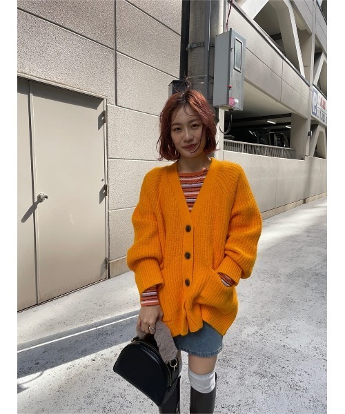 MOUSSY（マウジー）の「OVERSIZED カーディガン（カーディガン/ボレロ・レディース・ブラック/カーキ/オレンジ/ブルー・FREE）」の7枚目の写真