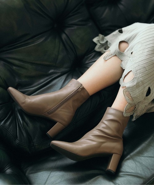 JILL by JILL STUART(ジルバイジルスチュアート)の「ミディブーツ(ブーツ・レディース・ベージュ/ブラウン/ブラック・SMALL/MEDIUM/LARGE)」の1枚目の写真