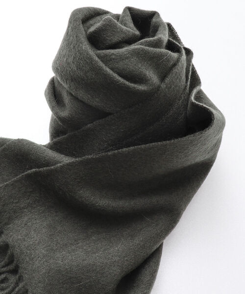 NOLLEY'S goodman（ノーリーズグッドマン）の「カシミヤソリッドマフラー アラシャン産カシミヤ100%使用 30cm幅（マフラー・メンズ・オリーブ/ブラック/チャコールグレー/ライトグレー・FREE）」の9枚目の写真