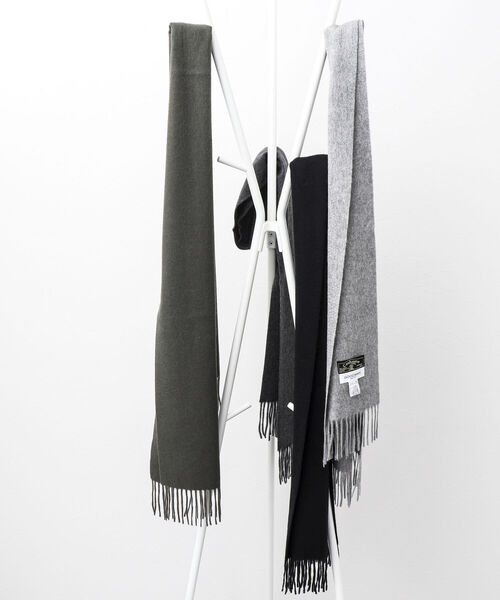 NOLLEY'S goodman（ノーリーズグッドマン）の「カシミヤソリッドマフラー アラシャン産カシミヤ100%使用 30cm幅（マフラー・メンズ・オリーブ/ブラック/チャコールグレー/ライトグレー・FREE）」の10枚目の写真