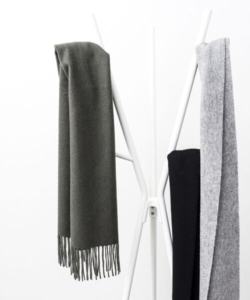 NOLLEY'S goodman（ノーリーズグッドマン）の「カシミヤソリッドマフラー アラシャン産カシミヤ100%使用 30cm幅（マフラー・メンズ・オリーブ/ブラック/チャコールグレー/ライトグレー・FREE）」の11枚目の写真
