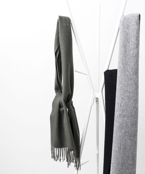 NOLLEY'S goodman（ノーリーズグッドマン）の「カシミヤソリッドマフラー アラシャン産カシミヤ100%使用 30cm幅（マフラー・メンズ・オリーブ/ブラック/チャコールグレー/ライトグレー・FREE）」の12枚目の写真