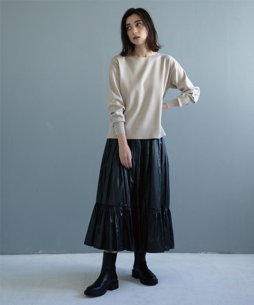 バーグファベルの黒のフレアスカート、プリーツデザイン OPAQUE.CLIP（オペークドットクリップ）の「◇チンツプリーツデザイン