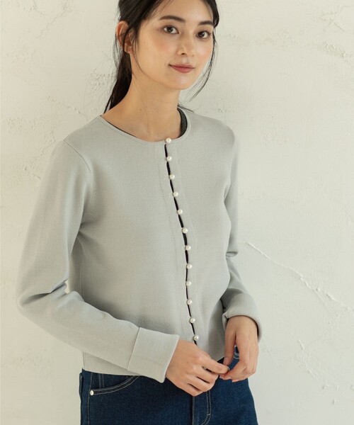 OPAQUE.CLIP（オペークドットクリップ）の「◆パール調ボタンニットカーディガン（カーディガン/ボレロ・レディース・ネイビー/ナチュラル/グレー・38）」の19枚目の写真