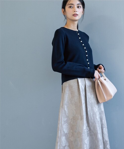 OPAQUE.CLIP（オペークドットクリップ）の「◆パール調ボタンニットカーディガン（カーディガン/ボレロ・レディース・ネイビー/ナチュラル/グレー・38）」の16枚目の写真