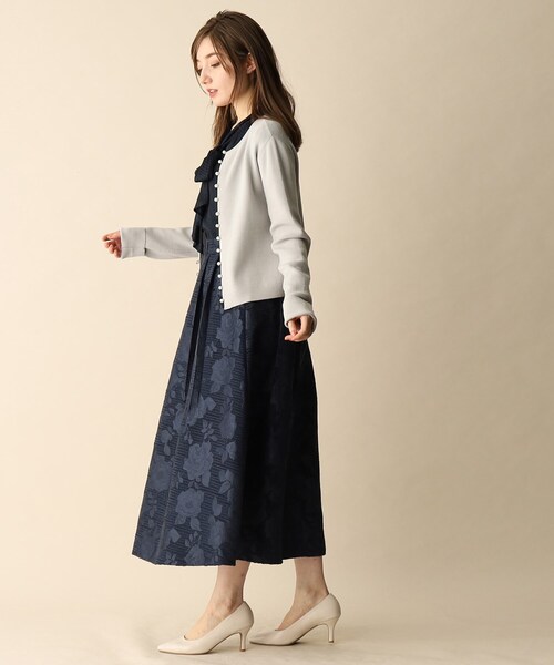 OPAQUE.CLIP（オペークドットクリップ）の「◆パール調ボタンニットカーディガン（カーディガン/ボレロ・レディース・ネイビー/ナチュラル/グレー・38）」の5枚目の写真