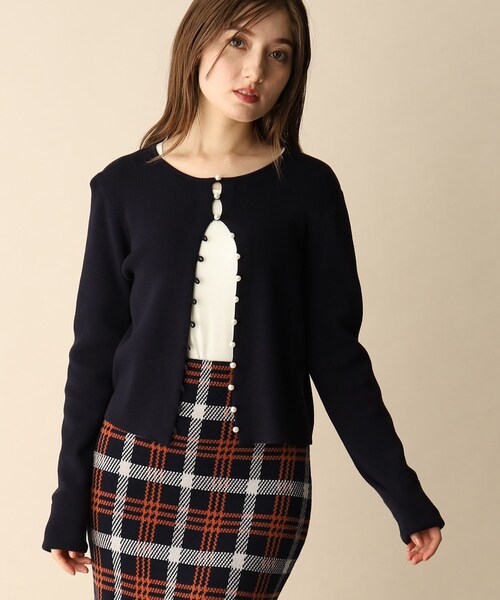 OPAQUE.CLIP（オペークドットクリップ）の「◆パール調ボタンニットカーディガン（カーディガン/ボレロ・レディース・ネイビー/ナチュラル/グレー・38）」の15枚目の写真