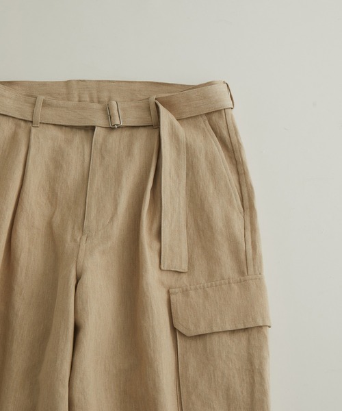 ADAM ET ROPE'（アダムエロペ）の「コットンリネン デニムベルテッド ワイドストレート カーゴパンツ（デニムパンツ・メンズ・ベージュ系その他/ネイビー・M/L）」の4枚目の写真