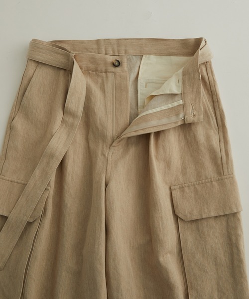 ADAM ET ROPE'（アダムエロペ）の「コットンリネン デニムベルテッド ワイドストレート カーゴパンツ（デニムパンツ・メンズ・ベージュ系その他/ネイビー・M/L）」の7枚目の写真