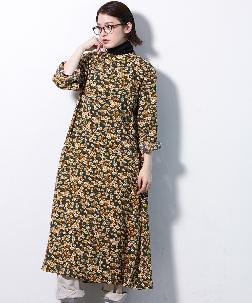 Le temps riche（ルタンリッシュ）の「パール調ボタン花柄ワンピース　＜Le temps riche＞（ワンピース・レディース・ブラウン/ネイビー・LL/L/M/S）」の10枚目の写真