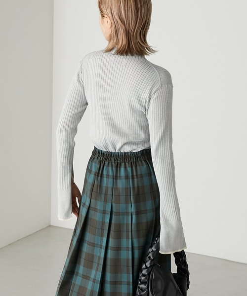 forksy.(フォルクシー)の「【forksy.】スリーブスリットライン配色ボトルネックリブニットプルオーバー(ニット/セーター・レディース・ブラック/ライトブルー/アイボリー/ライトグレー・FREE)」の14枚目の写真