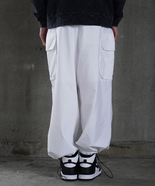 G.O.C(ジーオーシー)の「ビッグポケットバルーンワイドカーゴパンツ(カーゴパンツ・メンズ・ブラック/ホワイト系その他/ホワイト・MEDIUM/LARGE)」の12枚目の写真