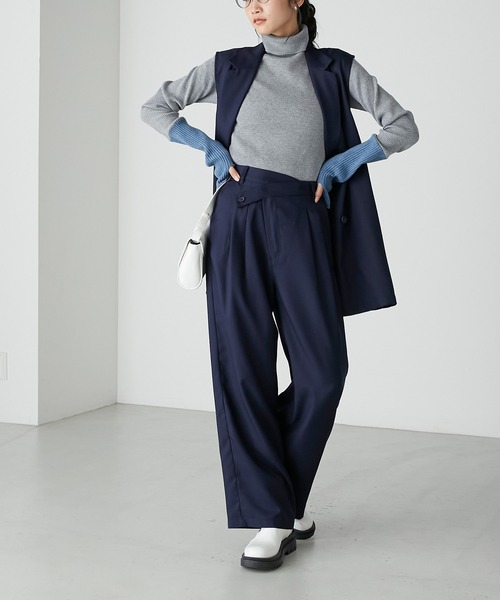 forksy.(フォルクシー)の「【forksy.】クロスウエストストレートワイドスラックスパンツ(スラックス・レディース・ネイビー/ベージュ/グレー・S/M)」の1枚目の写真