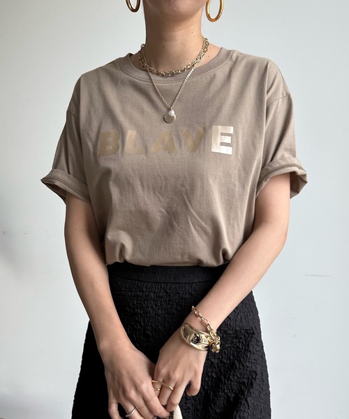 DouDou(ドゥドゥ)の「【WEB限定】BLAVE TEE(Tシャツ/カットソー・レディース・チャコールグレー/オフホワイト/キナリ/グレイッシュベージュ・FREE)」の4枚目の写真