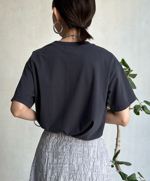 DouDou(ドゥドゥ)の「【WEB限定】BLAVE TEE(Tシャツ/カットソー・レディース・チャコールグレー/オフホワイト/キナリ/グレイッシュベージュ・FREE)」の14枚目の写真