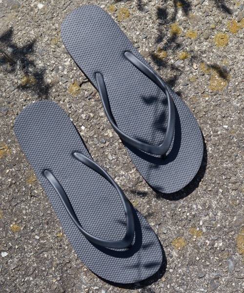 Fun & Daily（ファンアンドデイリー）の「コンフォートカラービーチサンダル（サンダル・レディース・ブルーグリーン/ブラック/レッド/パープル/オレンジ・SMALL/MEDIUM/LARGE）」の8枚目の写真