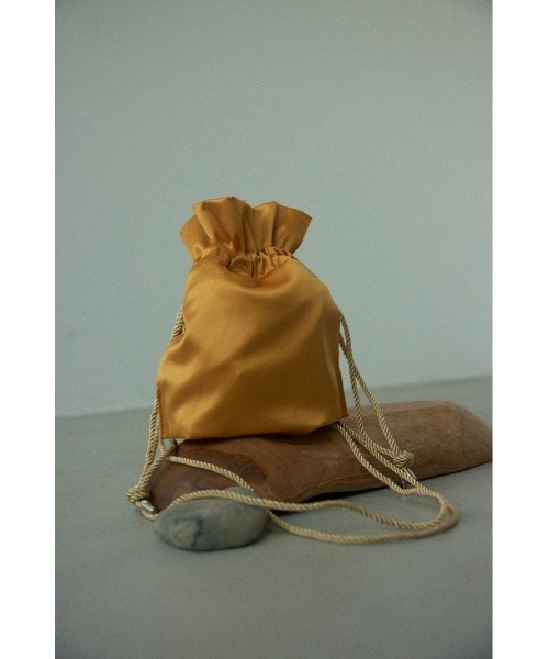 BLACK BY MOUSSY(ブラックバイマウジー)の「satin mini bag(サテンミニバック)(ショルダーバッグ・レディース・ブラック/イエロー/グリーン・FREE)」の3枚目の写真
