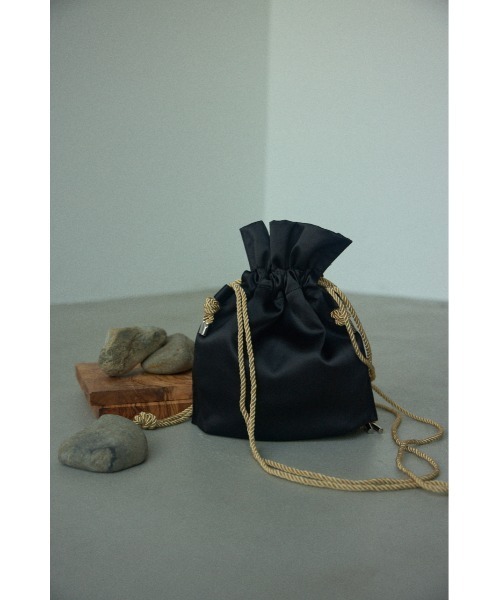 BLACK BY MOUSSY(ブラックバイマウジー)の「satin mini bag(サテンミニバック)(ショルダーバッグ・レディース・ブラック/イエロー/グリーン・FREE)」の2枚目の写真