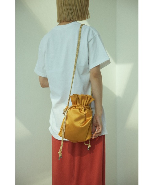 BLACK BY MOUSSY(ブラックバイマウジー)の「satin mini bag(サテンミニバック)(ショルダーバッグ・レディース・ブラック/イエロー/グリーン・FREE)」の5枚目の写真