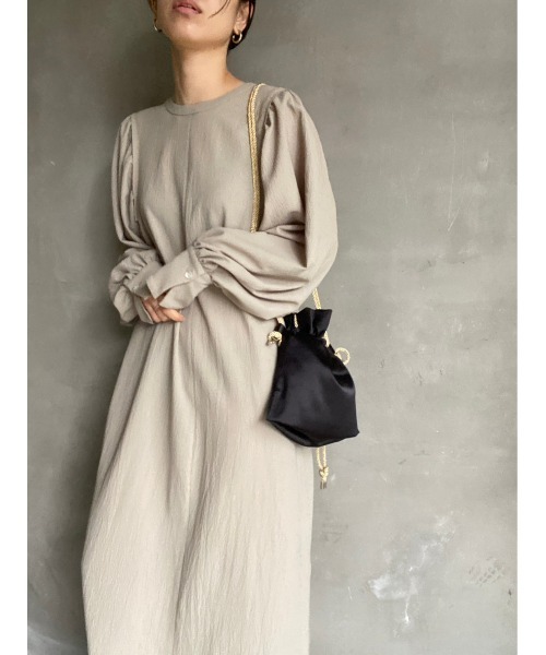 BLACK BY MOUSSY(ブラックバイマウジー)の「satin mini bag(サテンミニバック)(ショルダーバッグ・レディース・ブラック/イエロー/グリーン・FREE)」の10枚目の写真