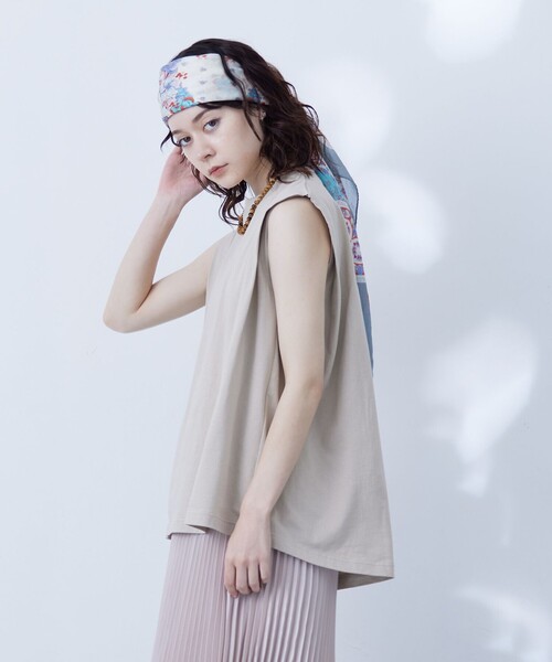 J.PRESS YORK STREET(ジェイプレスヨークストリート)の「【WOMEN】タックノースリーブ プルオーバー(Tシャツ/カットソー・レディース・ライトグレー系/ベージュ系/ダークグリーン系/ネイビー系・F)」の2枚目の写真