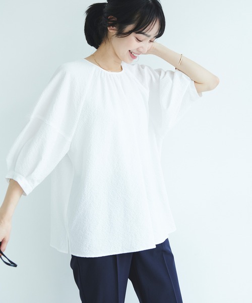Days（デイズ）の「【Oeillet】ランタンスリーブブラウス（ウイエ）（シャツ/ブラウス・レディース・パープル/ブラック/オフホワイト・M/L/LL）」の2枚目の写真