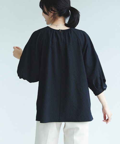 Days（デイズ）の「【Oeillet】ランタンスリーブブラウス（ウイエ）（シャツ/ブラウス・レディース・パープル/ブラック/オフホワイト・M/L/LL）」の17枚目の写真