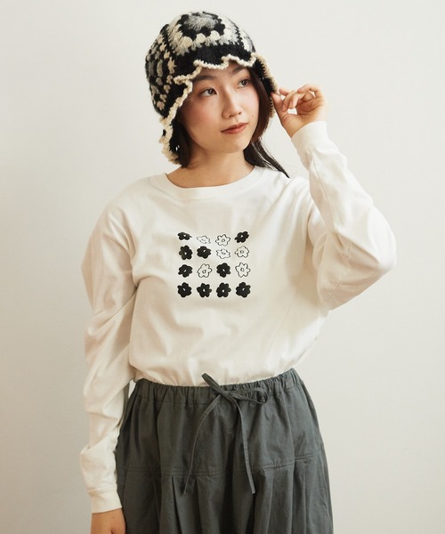 bulle de savon（ビュルデサボン）の「おはなのオセロ ロンT（Tシャツ