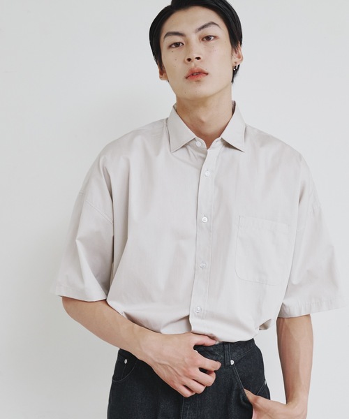 Magine(マージン)の「【SELECT】IR:コットン ブロード オーバー サイズレギュラーカラーシャツS/S(シャツ/ブラウス・メンズ・ブラック/サックスブルー/ホワイト×ブルー/グレイッシュベージュ/ホワイト/グリーン/グリーン系/イエロー/ラベンダー/サックスブルー系・M/L/XL)」の4枚目の写真