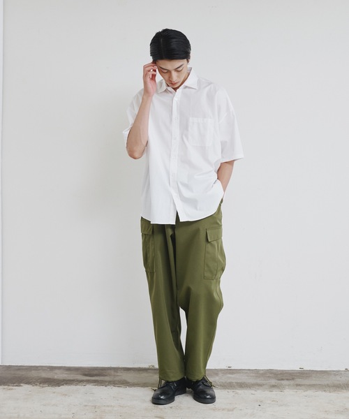 Magine(マージン)の「【SELECT】IR:コットン ブロード オーバー サイズレギュラーカラーシャツS/S(シャツ/ブラウス・メンズ・ブラック/サックスブルー/ホワイト×ブルー/グレイッシュベージュ/ホワイト/グリーン/グリーン系/イエロー/ラベンダー/サックスブルー系・M/L/XL)」の19枚目の写真