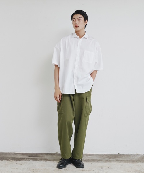Magine(マージン)の「【SELECT】IR:コットン ブロード オーバー サイズレギュラーカラーシャツS/S(シャツ/ブラウス・メンズ・ブラック/サックスブルー/ホワイト×ブルー/グレイッシュベージュ/ホワイト/グリーン/グリーン系/イエロー/ラベンダー/サックスブルー系・M/L/XL)」の20枚目の写真