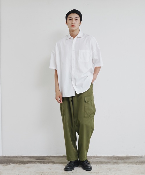 Magine(マージン)の「【SELECT】IR:コットン ブロード オーバー サイズレギュラーカラーシャツS/S(シャツ/ブラウス・メンズ・ブラック/サックスブルー/ホワイト×ブルー/グレイッシュベージュ/ホワイト/グリーン/グリーン系/イエロー/ラベンダー/サックスブルー系・M/L/XL)」の21枚目の写真