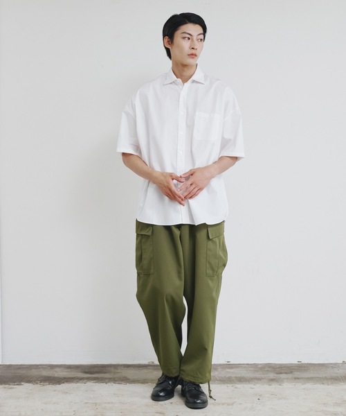 Magine(マージン)の「【SELECT】IR:コットン ブロード オーバー サイズレギュラーカラーシャツS/S(シャツ/ブラウス・メンズ・ブラック/サックスブルー/ホワイト×ブルー/グレイッシュベージュ/ホワイト/グリーン/グリーン系/イエロー/ラベンダー/サックスブルー系・M/L/XL)」の22枚目の写真