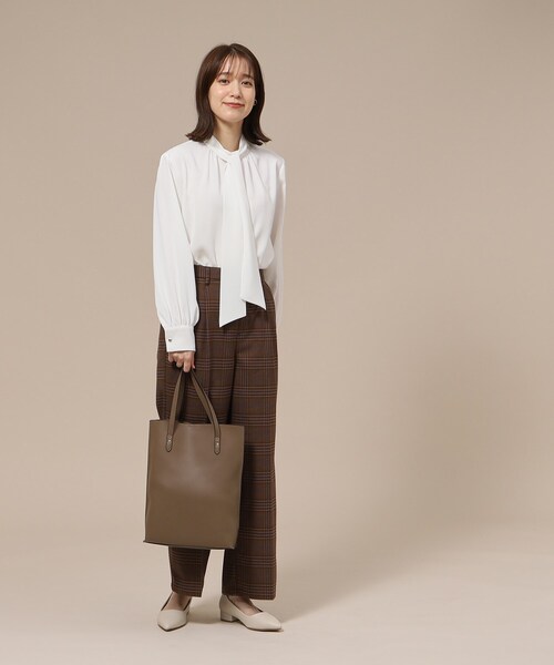 DRESKIP（ドレスキップ）の「◆【イージーケア/２WAY】ボウタイブラウス（シャツ/ブラウス・レディース・ブラック/ライトグレー/ベージュ系その他3/オフホワイト・02/04/03）」の6枚目の写真