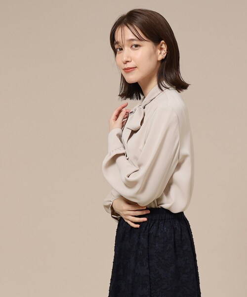 DRESKIP（ドレスキップ）の「◆【イージーケア/２WAY】ボウタイブラウス（シャツ/ブラウス・レディース・ブラック/ライトグレー/ベージュ系その他3/オフホワイト・02/04/03）」の14枚目の写真