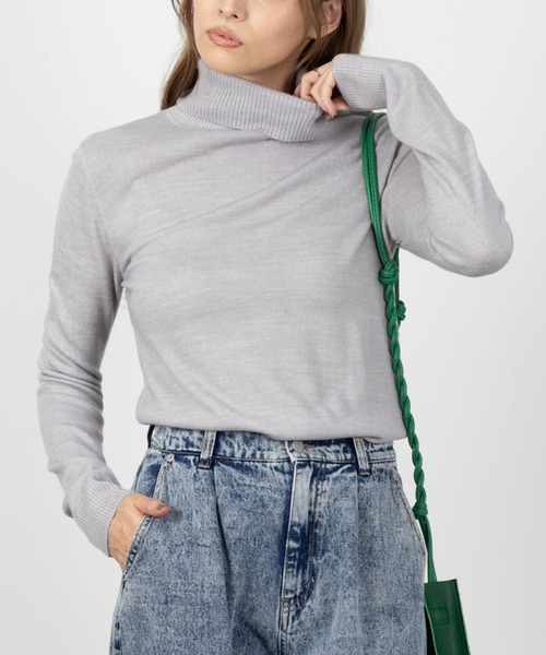 NAVY(ネイビー)の「NAVY 洗えるニット カシミヤタッチ タートルネック(ニット/セーター・レディース・ブラック/オフホワイト/チャコールグレー/グレー・M/L)」の4枚目の写真