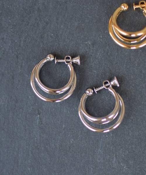 Marient（マリエント）の「Triple Hoop Earrings／イヤリング（イヤリング・レディース・ゴールド/シルバー・FREE）」の6枚目の写真