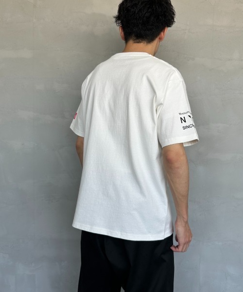 Manhattan Portage（マンハッタンポーテージ）の「[MANHATTAN PORTAGE/マンハッタンポーテージ] 別注 ロゴ刺繍ショートスリーブTシャツ（Tシャツ/カットソー・レディース・ホワイト/ネイビー/サックスブルー・S/M/L/XL）」の8枚目の写真