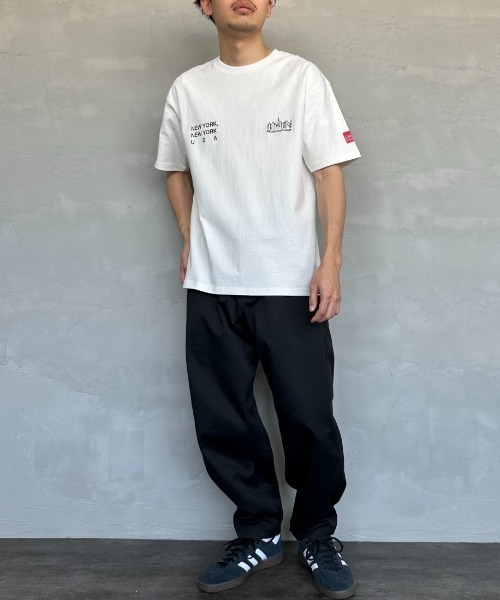 Manhattan Portage（マンハッタンポーテージ）の「[MANHATTAN PORTAGE/マンハッタンポーテージ] 別注 ロゴ刺繍ショートスリーブTシャツ（Tシャツ/カットソー・レディース・ホワイト/ネイビー/サックスブルー・S/M/L/XL）」の4枚目の写真