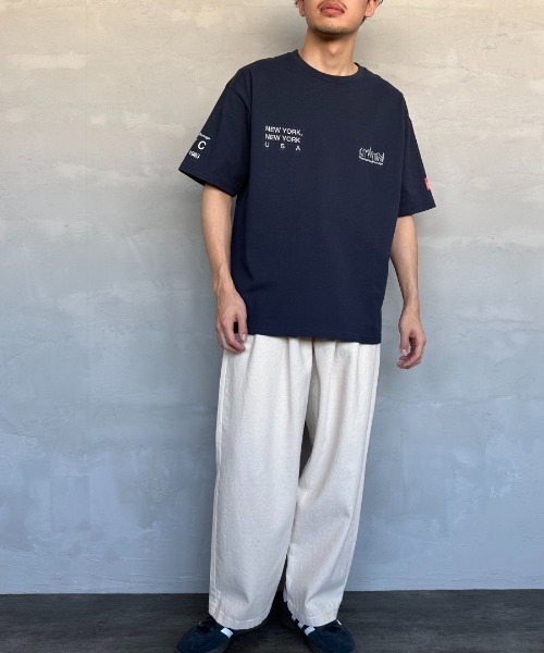 Manhattan Portage（マンハッタンポーテージ）の「[MANHATTAN PORTAGE/マンハッタンポーテージ] 別注 ロゴ刺繍ショートスリーブTシャツ（Tシャツ/カットソー・レディース・ホワイト/ネイビー/サックスブルー・S/M/L/XL）」の15枚目の写真