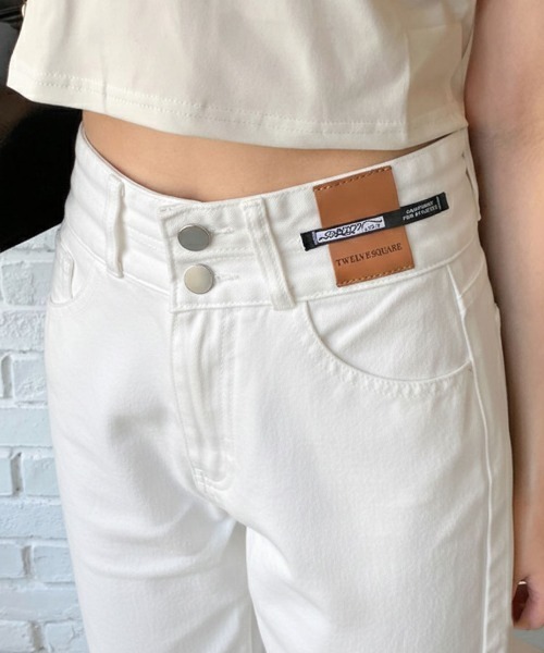 SHEPP(シープ)の「★春新色販売開始★【累計販売本数1万本! / お気に入り数4万人突破!】ダブルボタンでスタイルアップ♪ ダブルボタン パッチデザイン ハイウエスト ワイドストレートデニム(デニムパンツ・レディース・ブラック/サックスブルー/ブルー/ブルー系その他/ブラック系その他/アイボリー・S/M/L)」の2枚目の写真