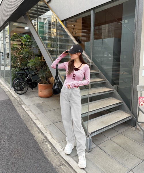 SHEPP(シープ)の「★春新色販売開始★【累計販売本数1万本! / お気に入り数4万人突破!】ダブルボタンでスタイルアップ♪ ダブルボタン パッチデザイン ハイウエスト ワイドストレートデニム(デニムパンツ・レディース・ブラック/サックスブルー/ブルー/ブルー系その他/ブラック系その他/アイボリー・S/M/L)」の12枚目の写真