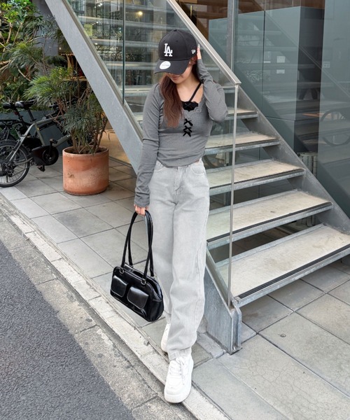 SHEPP(シープ)の「★春新色販売開始★【累計販売本数1万本! / お気に入り数4万人突破!】ダブルボタンでスタイルアップ♪ ダブルボタン パッチデザイン ハイウエスト ワイドストレートデニム(デニムパンツ・レディース・ブラック/サックスブルー/ブルー/ブルー系その他/ブラック系その他/アイボリー・S/M/L)」の14枚目の写真