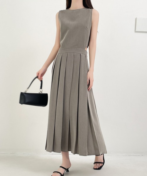 ECLIN(エクラン)の「サイドカットアウトノースリーブプリーツ切替ワンピース(ワンピース・レディース・ブラック/チャコールグレー/ベージュ・M/S)」の20枚目の写真