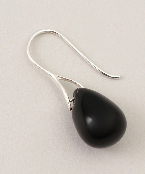 Sisi Joia(シシジョイア)の「SISI JOIA / シシジョイア GOTA midi earrings:ピアス(ピアス(両耳用)・レディース・ブラック/ホワイト・FREE)」の5枚目の写真